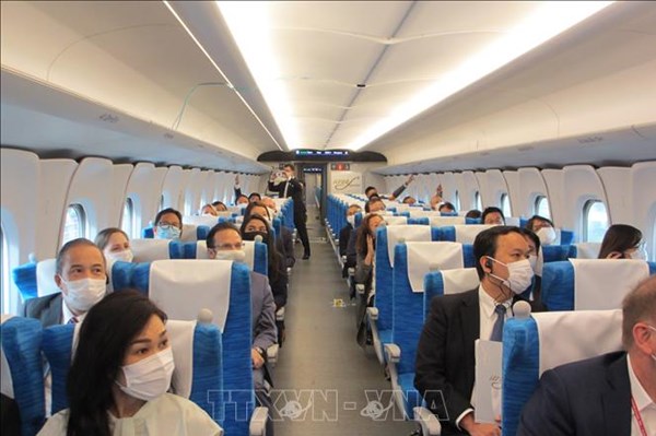 Nhật Bản: Dịch vụ tàu cao tốc bị gián đoạn do mất điện