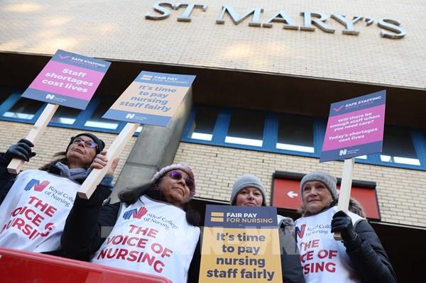 Anh tiếp tục đối mặt với cuộc khủng hoảng đình công ngành y tế