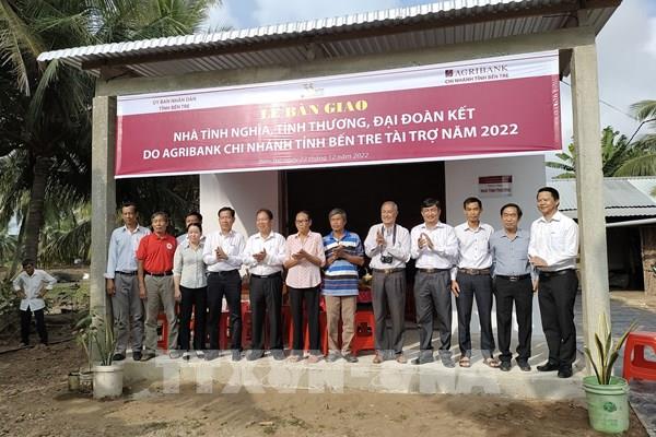 Bến Tre bàn giao 60 căn nhà tình nghĩa, tình thương, đại đoàn kết