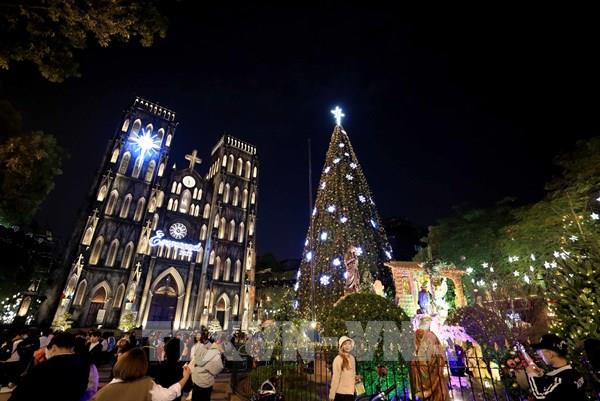 Các nhà thờ ở Hà Nội lung linh chào đón lễ Giáng sinh