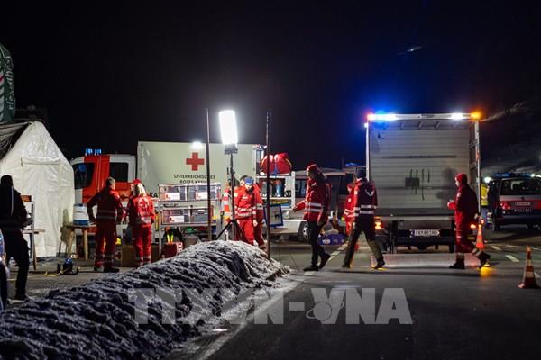 Tìm thấy nhiều người bị vùi lấp trong vụ lở tuyết tại Áo