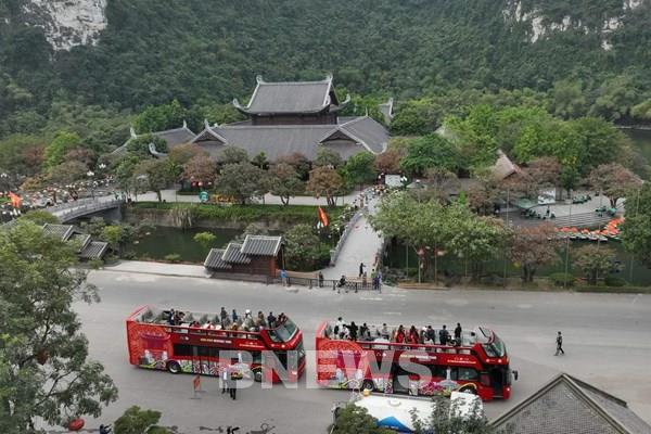 Thí điểm trải nghiệm du lịch xe buýt 2 tầng tham quan thành phố Ninh Bình