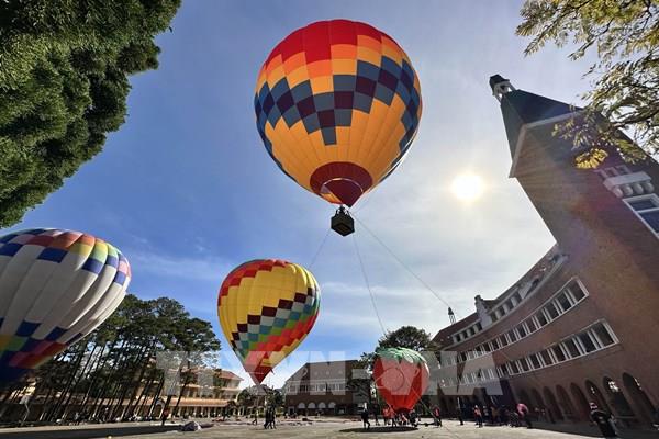 Trải nghiệm bay khinh khí cầu ngắm Đà Lạt từ trên cao