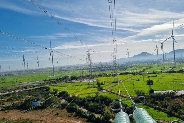 Hoàn thiện khung chính sách về phát triển điện khí và điện gió