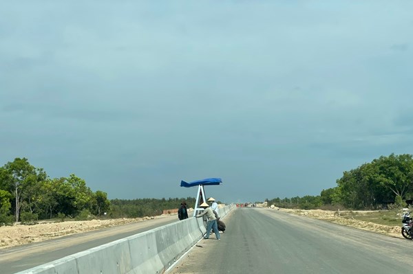 Đưa vào khai thác cao tốc Cam Lộ - La Sơn và thông tuyến chính 3 dự án