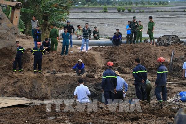 Tiếp tục cứu hộ bé trai rơi xuống trụ bê tông sâu 35m: “Còn nước còn tát”