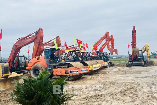 Khởi công đồng loạt 12 dự án thành phần cao tốc Bắc - Nam