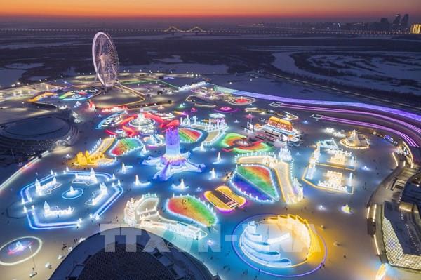 Bữa tiệc của điêu khắc, ánh sáng và màu sắc