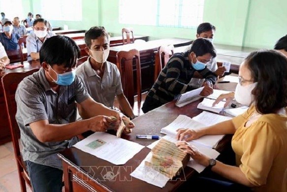 Đồng bào dân tộc thiểu số miền núi thoát nghèo nhờ vốn tín dụng