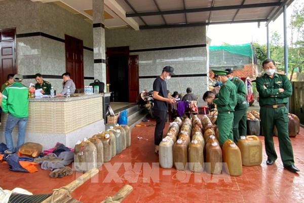 Quảng Ngãi phát hiện 3.000 lít dầu DO không rõ nguồn gốc tại nhà dân