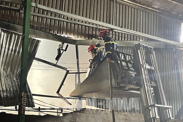 Cháy lớn tại cơ sở gia công đồ gỗ ở Đồng Nai