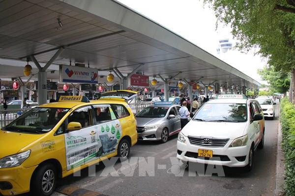 Từ 1/4, taxi vào sân bay Tân Sơn Nhất phải trả phí theo lượt