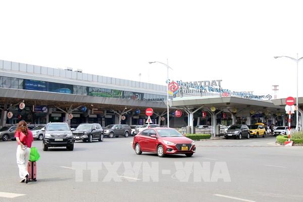Bố trí bãi đậu xe tạm để giảm ùn tắc giao thông khu vực sân bay Tân Sơn Nhất