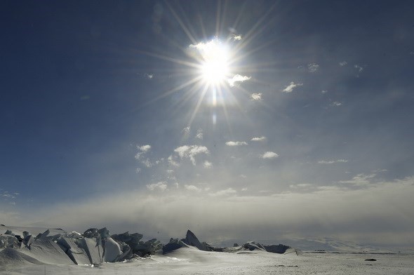 Băng Nam Cực tan nhanh kỷ lục do nước biển mặn bất thường