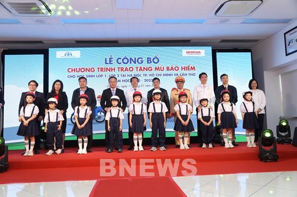 Honda Việt Nam tặng 620.000 mũ bảo hiểm cho học sinh lớp 1 và lớp 2