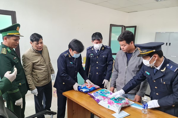 Hải quan phối hợp bắt 8 đối tượng nhập cảnh mang theo gần 6kg ma túy