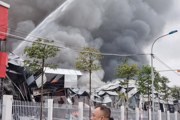 Hơn 3.200 m2 nhà xưởng của 3 doanh nghiệp bị cháy rụi