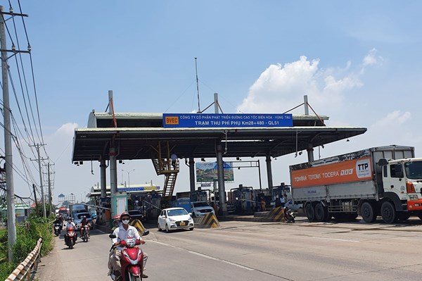 Cục Đường bộ Việt Nam bị phê bình do chậm xử lý dừng thu phí dự án BOT Quốc lộ 51