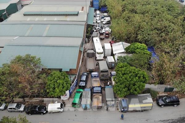 Nhiều tài xế mòn mỏi chờ đăng kiểm cho ô tô