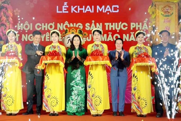 Khai mạc Hội chợ nông sản thực phẩm Tết Nguyên đán Quý Mão 2023