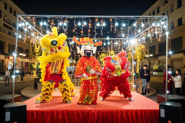 “Quận Ocean” rực rỡ sắc màu với Hội chợ Hoa Xuân 2023