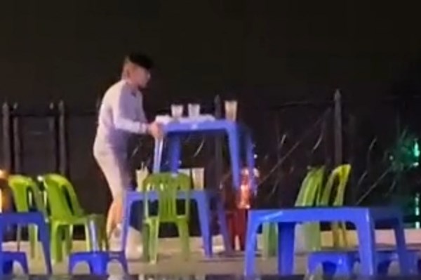 Xử phạt người đàn ông đổ rác xuống sông Sài Gòn 4,5 triệu đồng