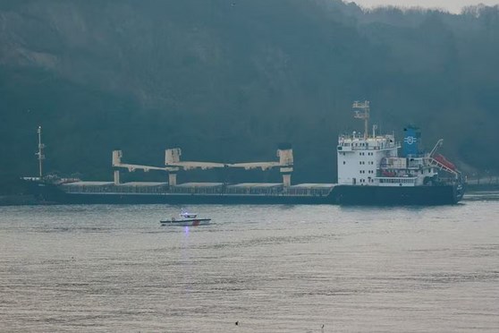 Tàu chở hàng từ Ukraine mắc cạn ở eo biển Bosphorus của Thổ Nhĩ Kỳ