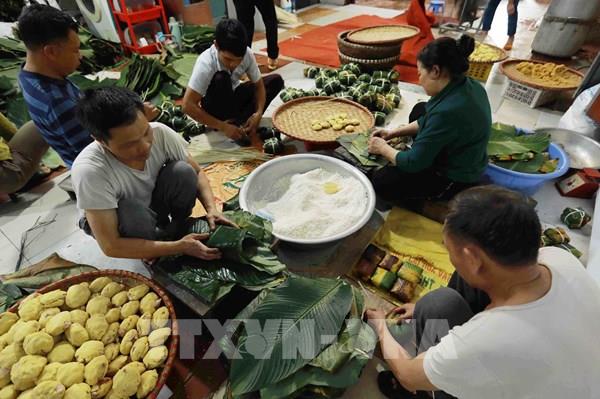 Nức tiếng bánh chưng làng Tranh Khúc