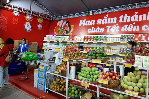 Thị trường hàng hóa Tết dồi dào, giá cả khá ổn định