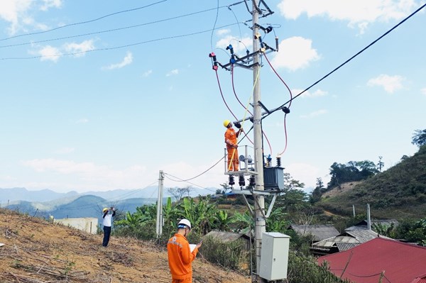 Đóng điện 3 TBA phục vụ bà con Tủa Chùa đón Tết Quý Mão 2023