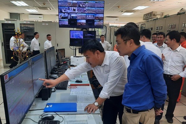 Lính truyền tải PTC3 tận tâm giữ vững dòng điện