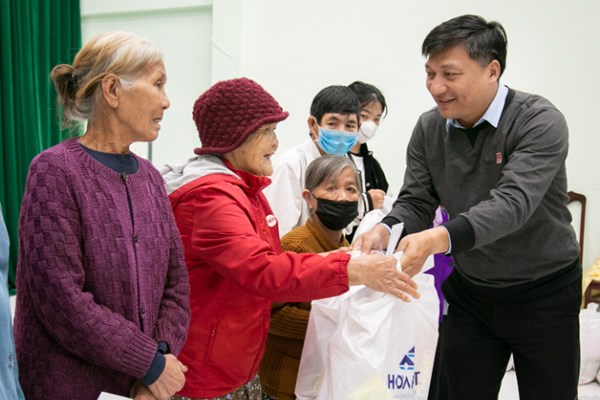 Hòa Phát mang “Xuân yêu thương” tới các hộ nghèo tại 13 tỉnh thành trên cả nước