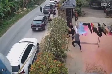 Hà Nội: Điều tra nguyên nhân tai nạn giao thông liên hoàn liên quan tới xe biển xanh