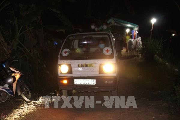 Vụ bé trai rơi xuống cọc bê tông: Đã đưa được thi thể bé Hạo Nam lên mặt đất