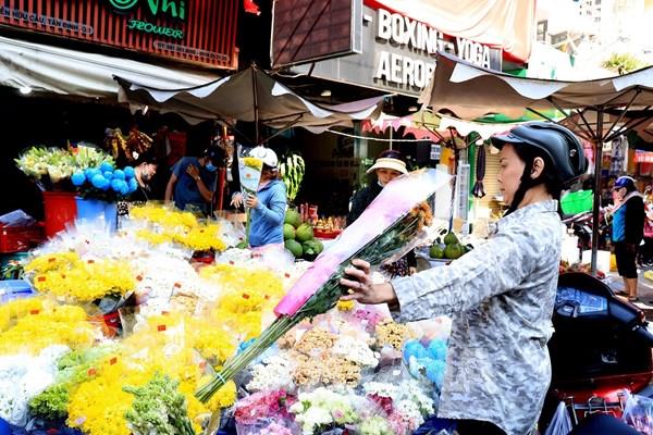 Kênh bán lẻ đóng cửa, còn cửa hàng tiện lợi và thức ăn nhanh vẫn phục vụ xuyên Tết