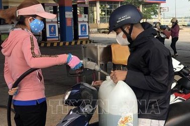 An Giang: Các cây xăng hết hàng cục bộ đã bán trở lại