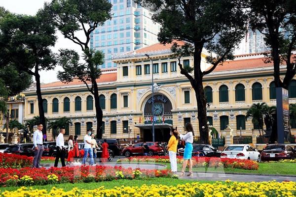 Nét đẹp thành phố Hồ Chí Minh sáng mùng 1 Tết Quý Mão 2023