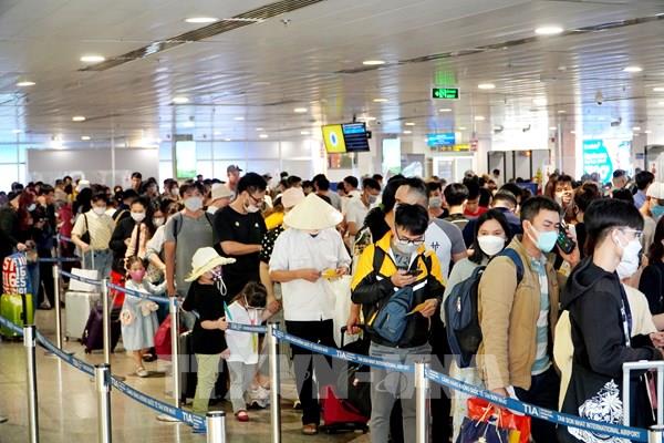 Lượng khách qua sân bay Tân Sơn Nhất lập “kỷ lục” trong dịp Tết