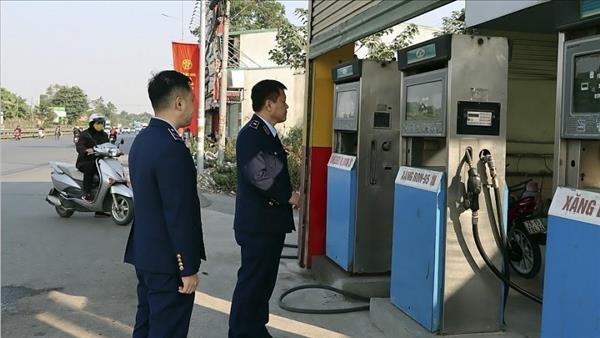 Quản lý thị trường giám sát kinh doanh xăng dầu tại các tỉnh, thành phố