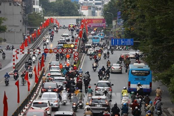 Đường phố Hà Nội đông đúc trở lại sau kỳ nghỉ Tết