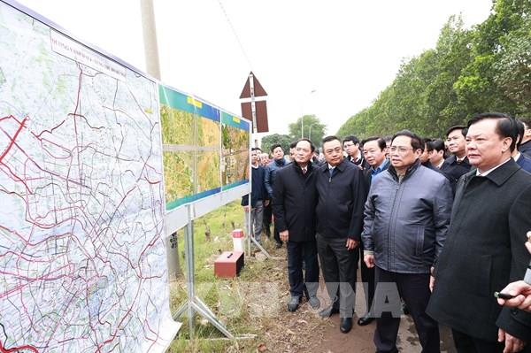 Thủ tướng Phạm Minh Chính kiểm tra dự án xây dựng đường vành đai 4 vùng Thủ đô Hà Nội