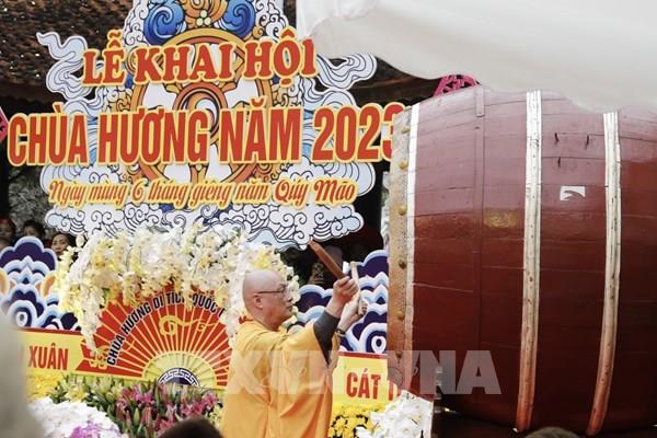 Hà Nội: Tưng bừng khai hội chùa Hương và hội Gióng đền Sóc Sơn