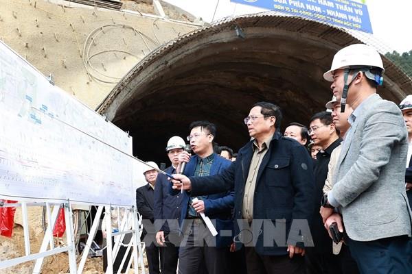 Thủ tướng: Xây dựng điểm dừng, khai thác du lịch tại những nơi cao tốc đi qua có cảnh quan đẹp