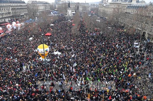 Pháp: Các nghiệp đoàn kêu gọi tiếp tục đình công