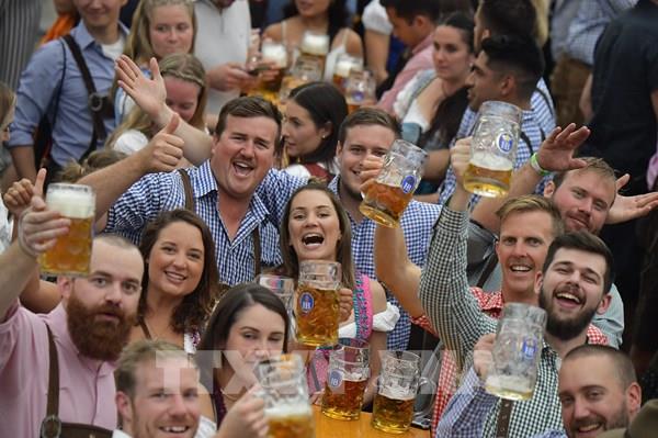 Doanh số bán bia Đức phục hồi sau dịch COVID-19