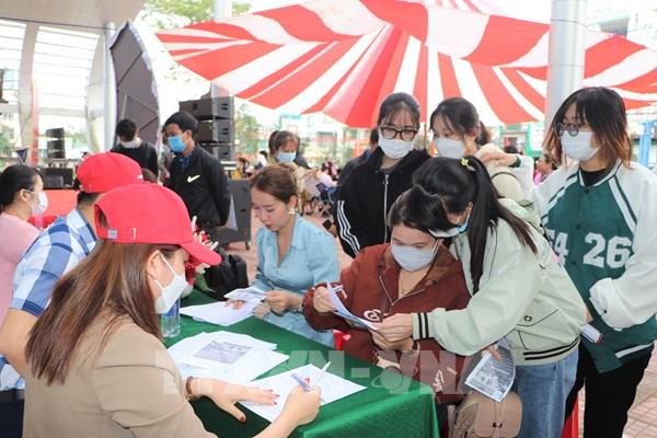 Thu hút nhân tài * Bài 3: Dụng nhân như dụng mộc