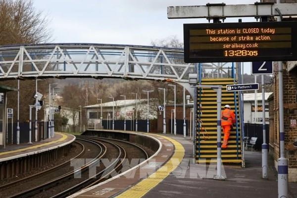 Nguy cơ gián đoạn nhiều dịch vụ vận tải do đình công trên toàn nước Pháp