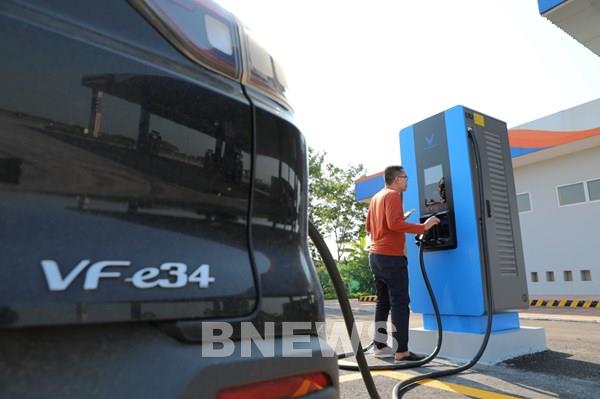 VinFast điều chỉnh chi phí sạc xe điện tại các trạm sạc công cộng