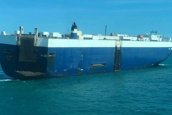 Bà Rịa-Vũng Tàu: Tàu AH SHIN chở hơn 4.500 ô tô không còn dấu hiệu cháy và khói