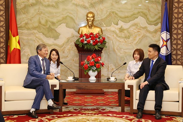 EVN trao đổi hợp tác với Tập đoàn năng lượng Risen Energy